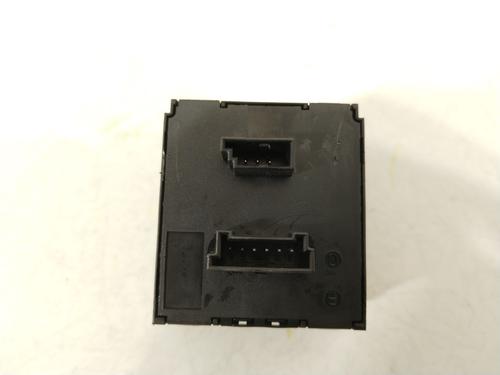 Switch BMW 3 Coupe (E92) 320 i | BP32412080I30