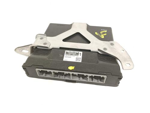 Used Electronic module Electronic module TOYOTA YARIS (_P13_) 1.5 Hybrid (NHP130_, NHP130) (101 hp) 15896590 15896590