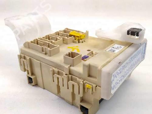 Used Fuse box Fuse box 6523312 6523312