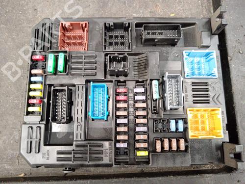 Used Fuse box Fuse box 39171376 39171376