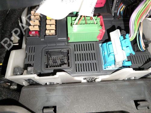 Used Fuse box Fuse box 36235489 36235489