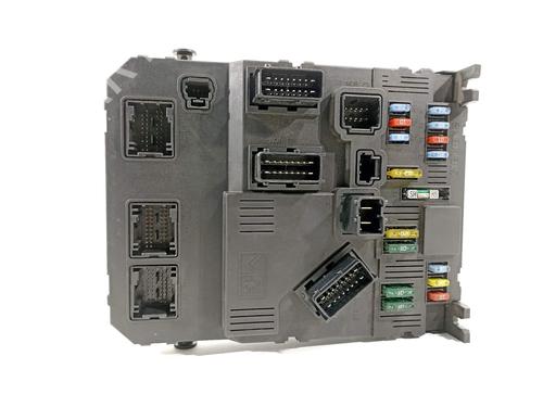 Used Fuse box Fuse box 16413210 16413210