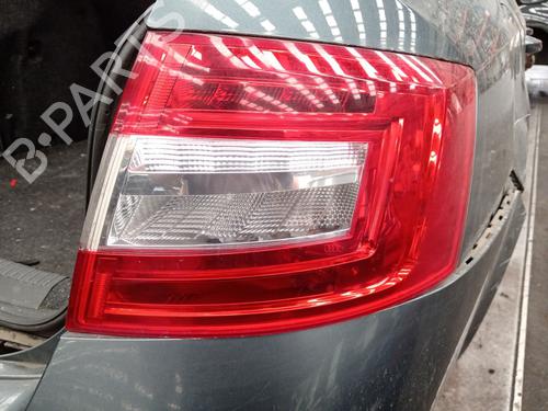 Used Right taillight SKODA OCTAVIA III (5E3, NL3, NR3) 1.5 TSI (150 hp) 28184957