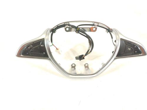 steering-wheel-controls-dacia-duster-hm_-2017-39931430 main image