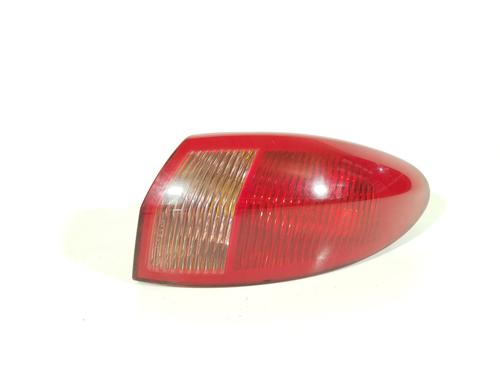 Used Right taillight Right taillight ALFA ROMEO 147 (937_) 1.9 JTD (937.AXF1A, 937.BXF1A) (101 hp) 31804976 31804976
