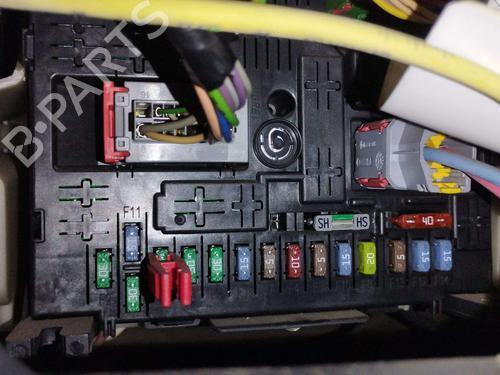 Used Fuse box Fuse box 36235513 36235513