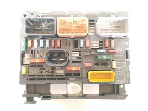 Used Fuse box Fuse box 35900947 35900947