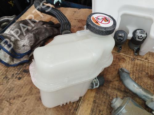 Used Expansion tank TOYOTA YARIS (_P13_) 1.5 Hybrid (NHP130_, NHP130) (101 hp) 30180583