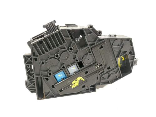 Used Fuse box Fuse box 17685359 17685359