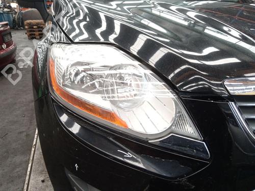 Used Right headlight FORD KUGA I 2.0 TDCi 4x4 (136 hp) 30513081