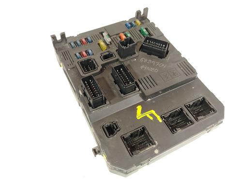 Used Fuse box Fuse box 38238392 38238392