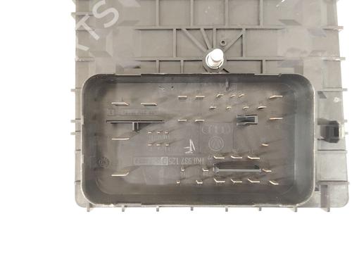 Fuse box VW GOLF VI (5K1) 2.0 TDI | BP31824404E1 