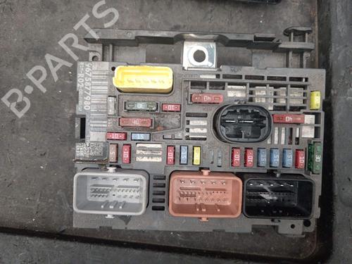 Used Fuse box Fuse box 33695240 33695240