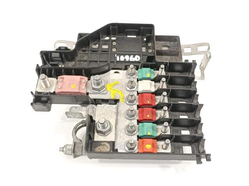 Used Fuse box Fuse box 17615559 17615559