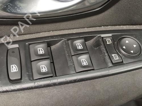 Used Left front window switch RENAULT MEGANE III Hatchback (BZ0/1_, B3_) [2008-2025]  30273416