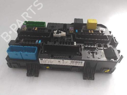 Used Fuse box Fuse box 6098402 6098402