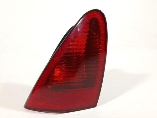 Used Left tailgate light Left tailgate light ALFA ROMEO 147 (937_) 1.9 JTD (937.AXF1A, 937.BXF1A) (101 hp) 31810847 31810847