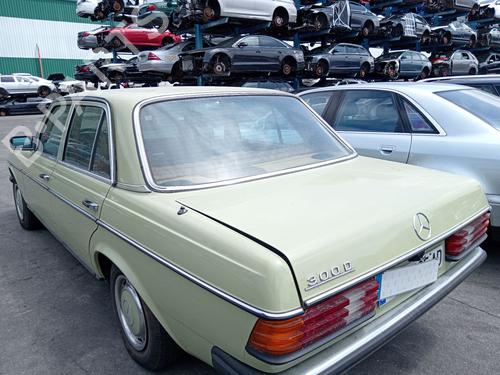 Right headlight MERCEDES-BENZ 123 Saloon (W123) 300 D (123.130) | BP30684396C29