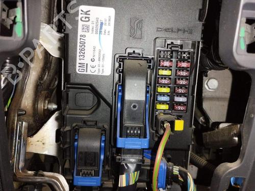 Used Fuse box Fuse box 36392982 36392982