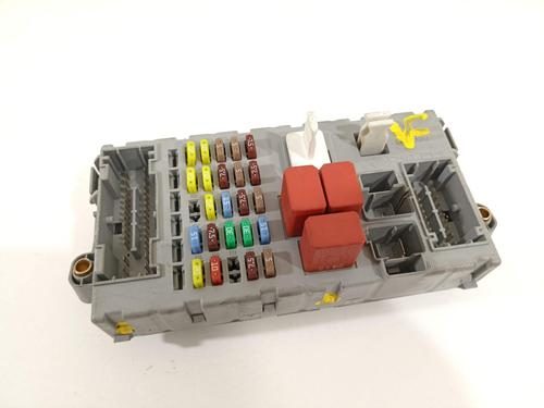Used Fuse box Fuse box 21066152 21066152