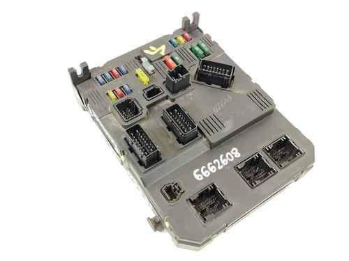 Used Fuse box Fuse box 31718802 31718802