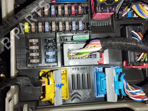 Used Fuse box Fuse box 36235522 36235522