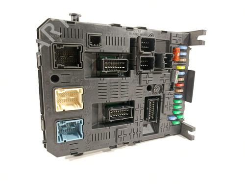 Used Fuse box Fuse box 20323743 20323743