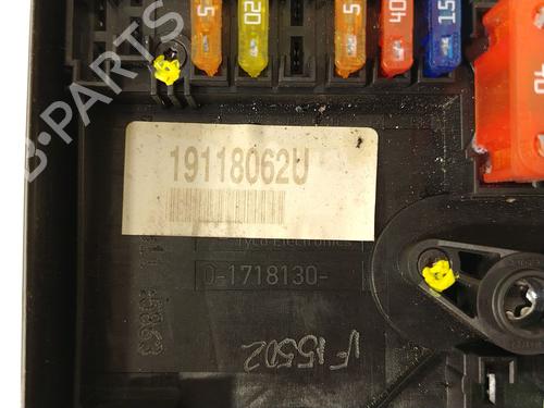 Fuse box VW GOLF VI (5K1) 2.0 TDI | BP31824404E1 