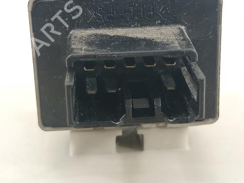 Fuse box TOYOTA LAND CRUISER PRADO (_J12_) 3.0 D-4D (KDJ120, KDJ125) | BP13643312E1 