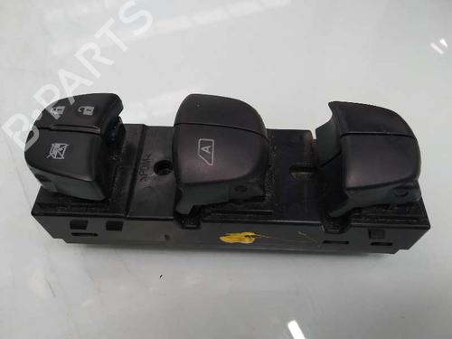 Used Left front window switch NISSAN JUKE (F15) [2010-2019]  5823062