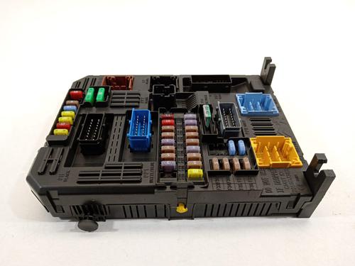 Used Fuse box Fuse box 22132332 22132332