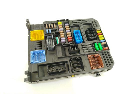 Used Fuse box Fuse box 22221661 22221661
