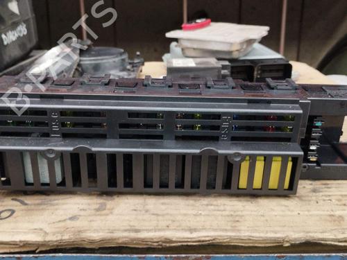 Used Fuse box Fuse box 38735386 38735386