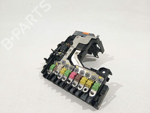Used Fuse box Fuse box 39588080 39588080