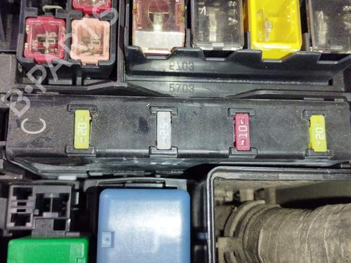 Used Fuse box Fuse box 36421579 36421579