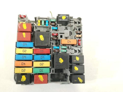 Used Fuse box Fuse box 37152301 37152301