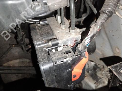 Used ABS pump TOYOTA YARIS (_P13_) 1.4 D (NLP130_, NLP130) (90 hp) 32043340