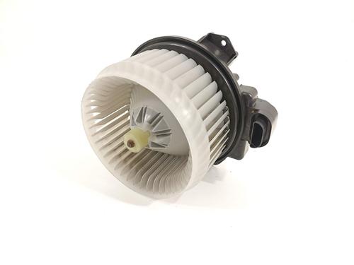 Used Heater blower motor Heater blower motor TOYOTA YARIS (_P13_) 1.5 Hybrid (NHP130_, NHP130) (101 hp) 15894191 15894191