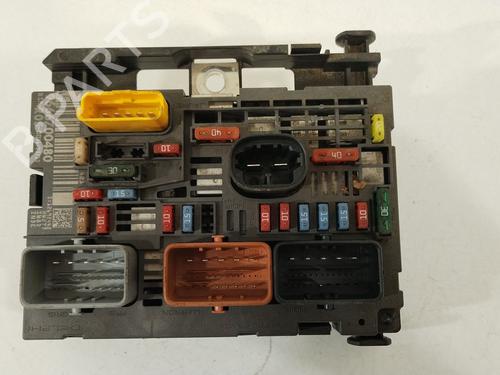Used Fuse box Fuse box PEUGEOT 308 I (4A_, 4C_) 1.6 HDi (90 hp) 33460584 33460584