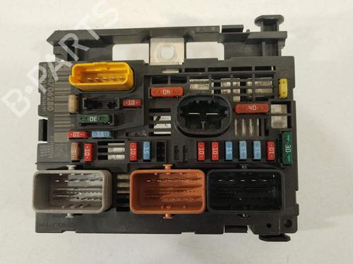 Used Fuse box Fuse box 33023607 33023607