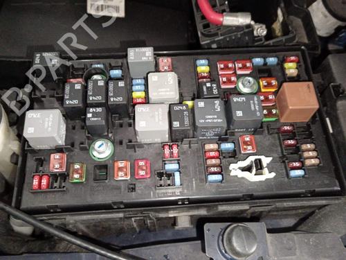 Used Fuse box Fuse box 36421560 36421560