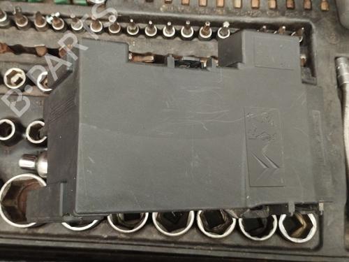 Used Fuse box Fuse box 38284810 38284810