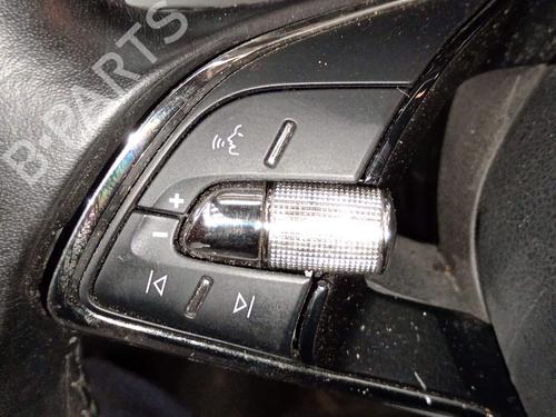 Used Steering wheel controls Steering wheel controls 22908773 22908773