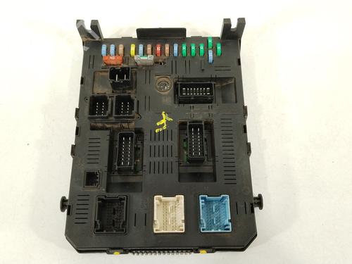 Used Fuse box Fuse box 38175223 38175223