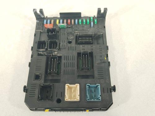 Used Fuse box Fuse box 39430482 39430482