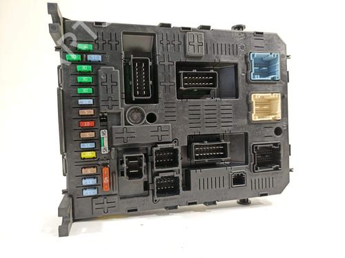 Used Fuse box Fuse box 21028444 21028444