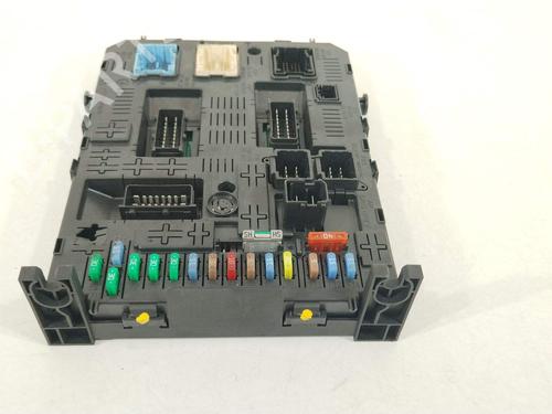 Used Fuse box Fuse box 38413758 38413758