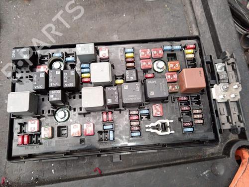 Used Fuse box Fuse box 36421553 36421553