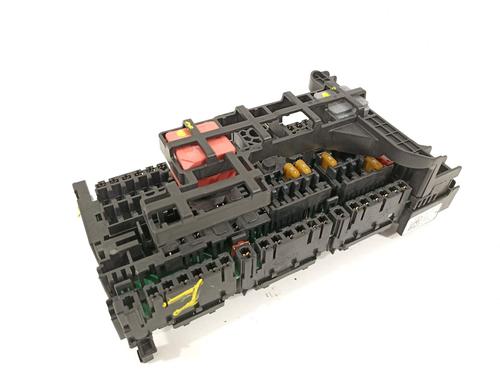 Used Fuse box Fuse box 17663981 17663981