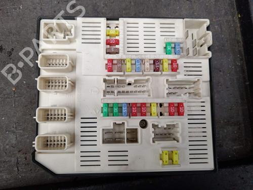 Used Fuse box Fuse box 39408697 39408697